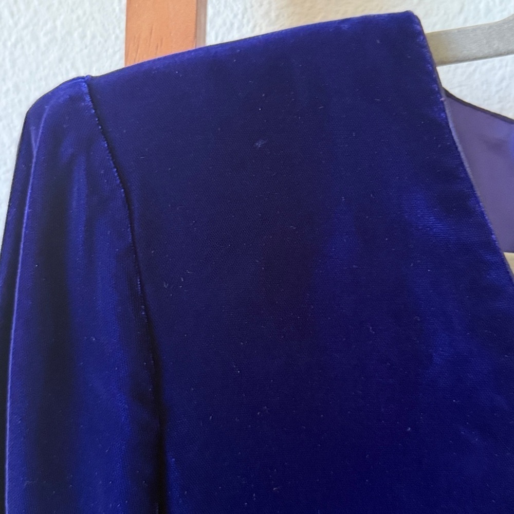 Vintage Christian Dior, Elegant deep, Purple Velvet Dress size 8 - Picture 4 of 9